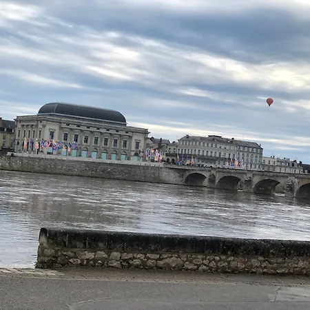 Aux Marquises *